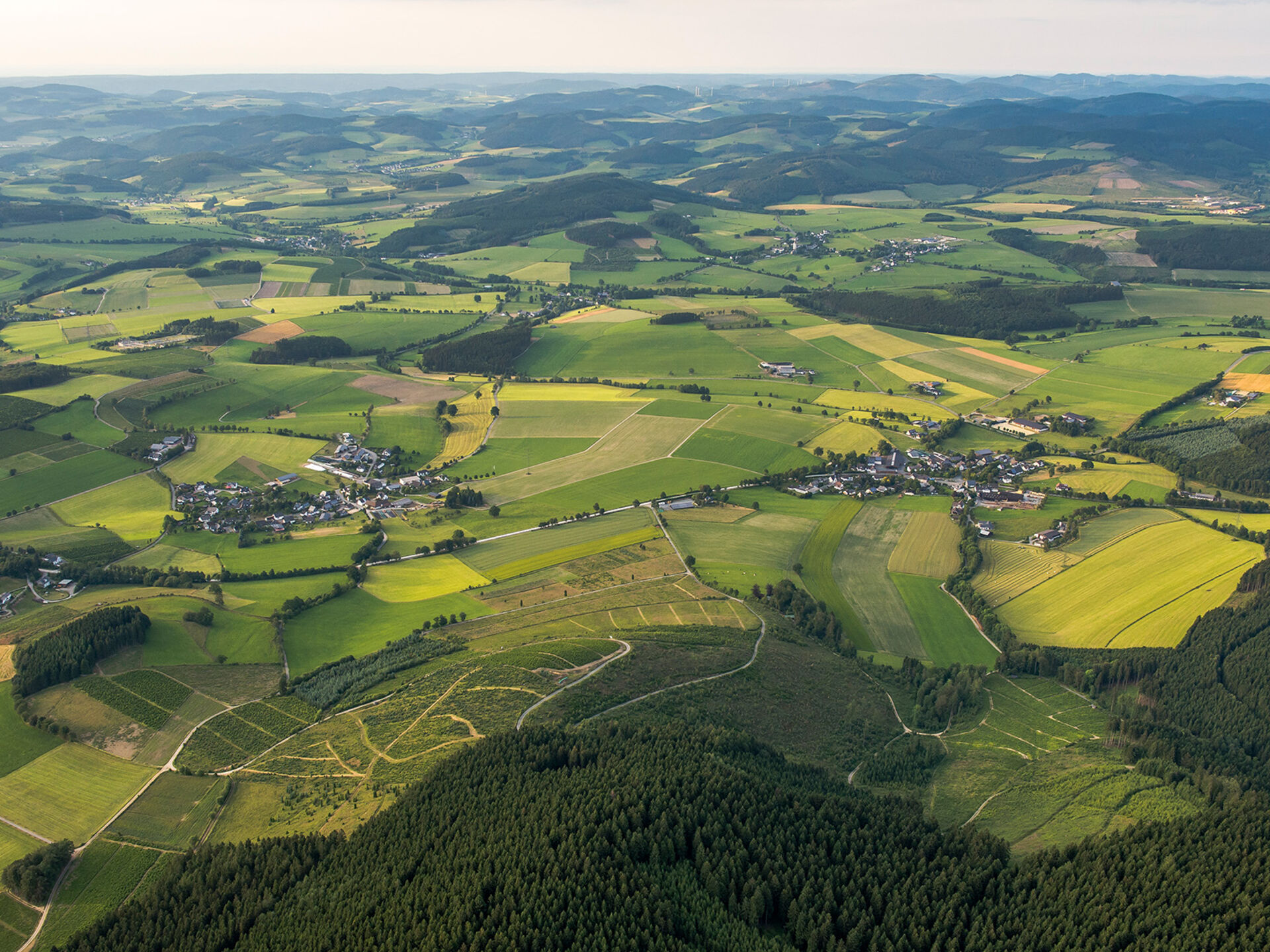 Aussicht von oben auf das Land der tausend Berge